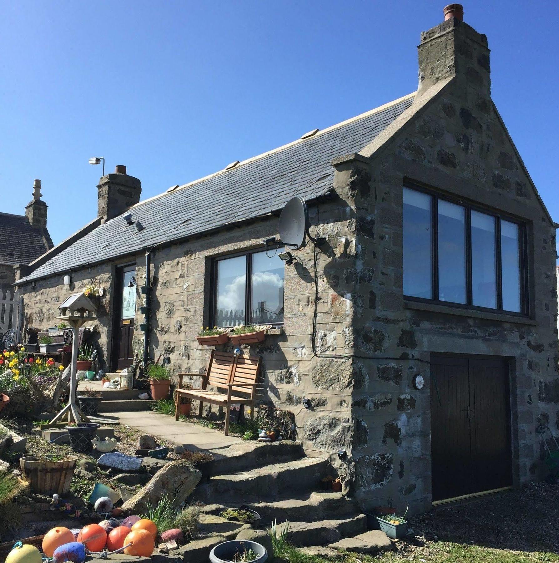 Pew With A View - Seafront Cottages Rosehearty Экстерьер фото