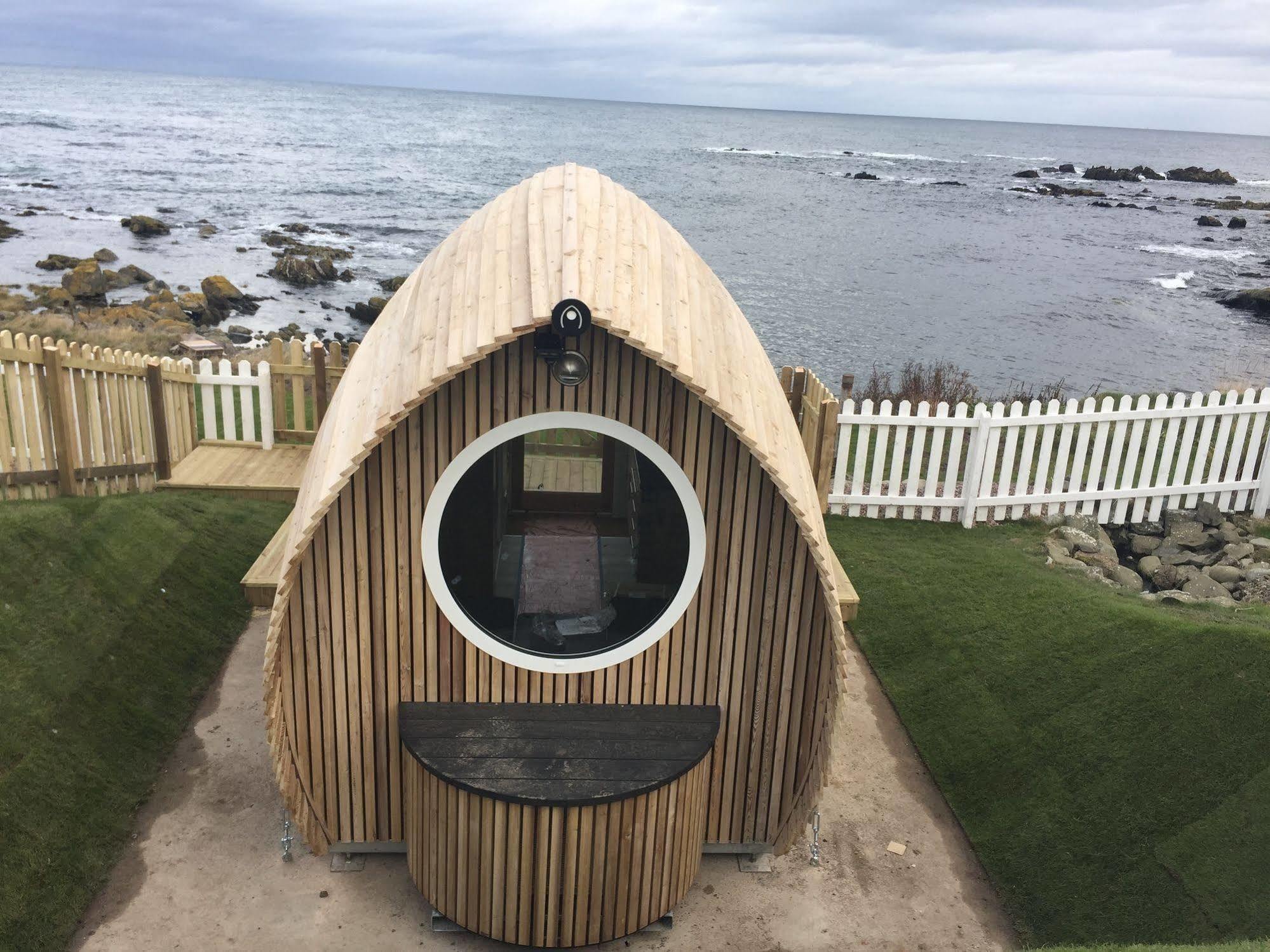 Pew With A View - Seafront Cottages Rosehearty Экстерьер фото